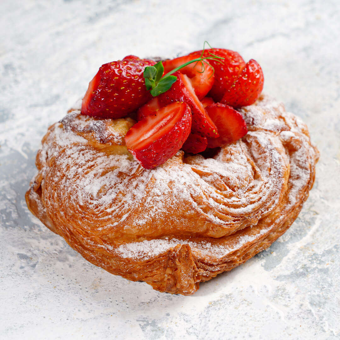 Даниш с клубникой